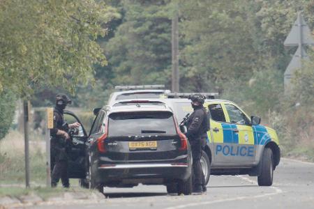 Die Polizei hatte in der Nähe des britischen Luftwaffenstützpunkts fünf Männer festgenommen. 