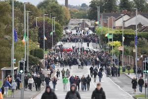Keine Bewegung: Die umstrittene Parade bleibt seit den Morgenstunden blockiert. 