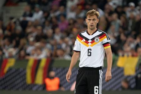 MITTELFELD: Joshua Kimmich - Note: 4,0 - Bekam deutlich mehr Zeit am Ball als noch gegen die Niederlande. Leitete mehrere aussichtsreiche Konter ein. Gegen den tiefen Block fehlten auch ihm die klare Ideen. Nach der Pause schlichen sich dann echte Nachlässigkeiten ein. Fälschte beim Gegentor schließlich unhaltbar für Nübel ab.
