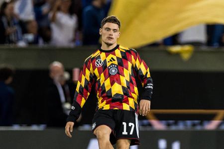 Florian Wirtz (ab 65.) - Note: 5,0 - Sollte das Spiel im offensiven Mittelfeld beleben, kam aber kaum noch zwischen die griechischen Linien. Scheint weiterhin nicht die Form zu haben, um in schwierigen Phasen voranzugehen. Sinnbildlich stand sein Wolkenschuss kurz vor dem Abpfiff.
