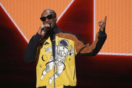 Rapper Snoop Dogg stand erstmals als Gastgeber auf der Bühne. 