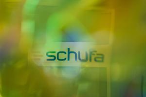Die Schufa berechnet anhand gewaltiger Datenmengen, für wie kreditwürdig sie Verbraucher hält. Anlässlich ihres 100-jährigen Bestehens hat die Auskunftei einen tieferen Blick in ihre Geschichte zur Zeit des Nationalsozialismus (1933-1945) geworfen. (Symbolbild)