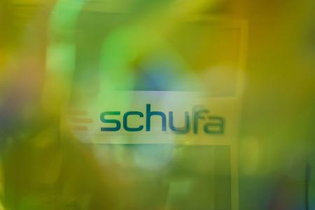 Die Schufa berechnet anhand gewaltiger Datenmengen, für wie kreditwürdig sie Verbraucher hält. Anlässlich ihres 100-jährigen Bestehens hat die Auskunftei einen tieferen Blick in ihre Geschichte zur Zeit des Nationalsozialismus (1933-1945) geworfen. (Symbolbild)