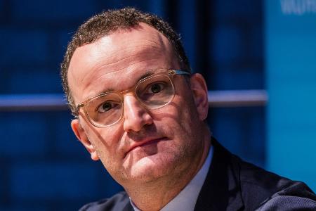 Spahn reagiert mit dem Schritt auf Aufregung wegen seiner Abwesenheit an zwei Tagen der vergangenen Bundestags-Sitzungswoche. (Archivbild)