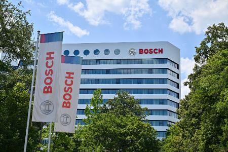 Der weltweit größte Auto-Zulieferer Bosch will die Belegschaft in seinem Nürnberger Werk halbieren und bis 2029 die Personalstärke um 900 Stellen reduzieren (Archivbild). 
