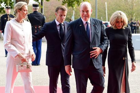 Fürstin Charlène trägt Weiß beim Papst