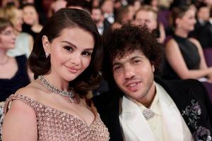 Selena Gomez und Benny Blanco: Jahrestag mit altem Kuchen gefeiert