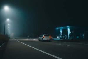 Tankstelle nachts