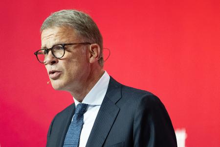 Deutsche-Bank-Chef Christian Sewing sieht großes Potenzial für eine Altersvorsorge über den Kapitalmarkt. (Archivbild)