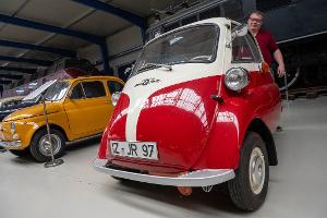 Ehedem günstig in der Anschaffung, und immer noch günstig in der Kfz-Versicherung: die BMW Isetta. Allerdings ist der einst "Knutschkugel" genannte Oldtimer heute kaum noch zu bekommen. (Illustration) 