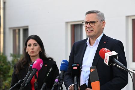 IG-Metall-Bezirksleiter Gröger und VW-Betriebsratschefin Cavallo zeigten sich nach dem Gespräch 