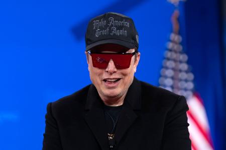Musk lässt bei seinen Unternehmen KI und humanoide Roboter entwickeln. (Archivbild)