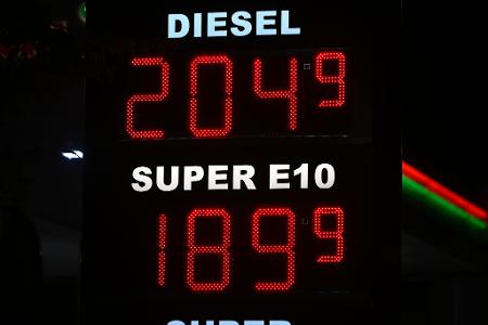 Der Tankrabatt zeigt bereits deutlich Wirkung. 