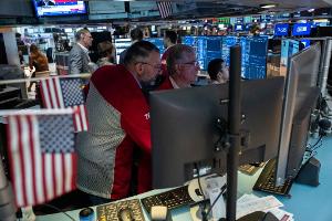 Händler an der Wall Street: In den USA steigen die Renditen von Staatsanleihen immer mehr an.(Archivbild)