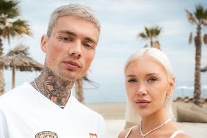 Josua und Larissa wagen den Treuetest bei "Temptation Island VIP"