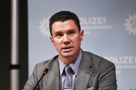 Alexander Dierselhuis, Polizeipräsident in Duisburg, musste auch von Ermittlungen gegen einen Polizisten berichten, der Informationen durchgestochen haben soll. 