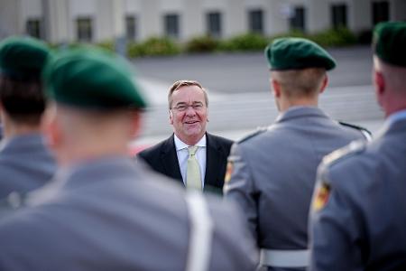 Verteidigungsminister Boris Pistorius (SPD) lässt ein Drohnenregiment aufbauen. (Archivbild)