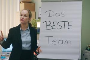 "Nine to Five - Das Amt"