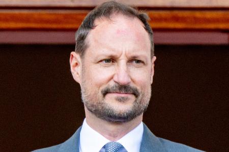 König Haakon VIII. eröffnet Parlament: Demo droht Premiere zu stören