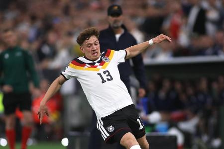 ABWEHR: Philipp Treu - Note: 2,5 - Lieferte erneut ein sehr solides Länderspiel ab und untermauerte damit langfristig berechtigte Ambitionen auf einen Stammplatz. Hatte in allen Spielphasen seine Momente. Lediglich beim Kostic-Durchbruch vor der Pause wurde er einmal auf dem falschen Fuß erwischt.