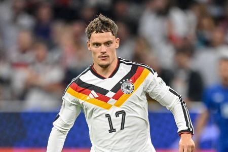Florian Wirtz - Note: 1,0 - Strahlte zu Beginn noch keine Leichtigkeit aus, prägte mit seiner spielerischen Klasse auf engen Räumen aber letztlich das Spiel. Leitete den Führungstreffer mit einem genialen Dribbling ein und besorgte das 2:0 selbst. In seinen besten Phasen hatte jeder Kontakt einen Mehrwert.