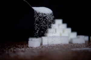 Die Zuckerzufuhr der Deutschen liegt weit über den empfohlenen Werten. (Symbolbild)