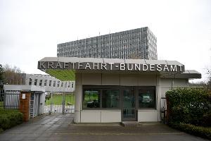 Das Kraftfahrt-Bundesamt in Flensburg. Nach Rückrufen bei VW, Audi und Seat ist nun auch Skoda betroffen. (Archivbild) 