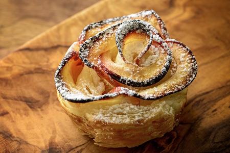 Herbst-Hit: Apfelrosen aus knusprigem Blätterteig