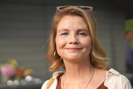 Annette Frier wird mit dem Blauen Panther ausgezeichnet