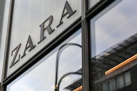 Die spanische Modekette Zara hat ein Halloween-Kinderkostüm aus dem Verkauf genommen, das Kritiker an KZ-Kluft erinnerte. 