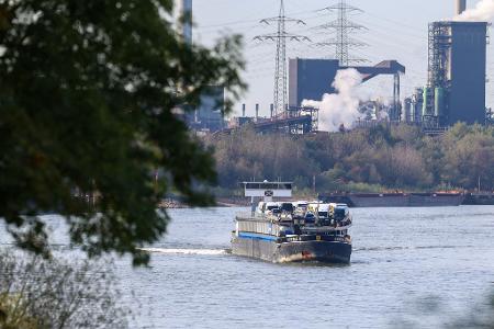 Die Versorgung mit Binnenschiffen ist enorm wichtig für Deutschlands Industrie. 