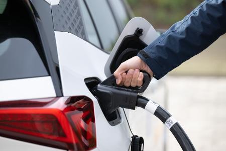 Inzwischen gibt es mehr als 200.000 öffentliche Ladepunkte für Elektroautos. (Archivbild)