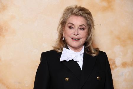 Catherine Deneuve (82)