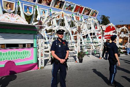 Mitarbeiter nach Unfall an Schiffschaukel auf Oktoberfest reanimiert
