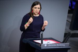 Die Grünen-Finanzpolitikerin Katharina Beck kritisiert den Stellenabbau. (Archivbild)