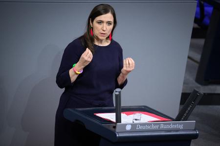 Die Grünen-Finanzpolitikerin Katharina Beck kritisiert den Stellenabbau. (Archivbild)