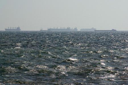 Ein Handelsschiff ist im Schwarzen Meer verunglückt. (Symbolbild)