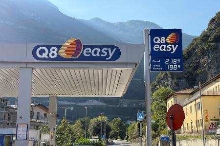 Tankstellen in Italien deckeln freiwillig die Preise. 