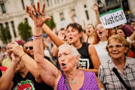 Die Forderung vieler Menschen: dass bezahlbarer Wohnraum geschaffen wird. (Archivbild)