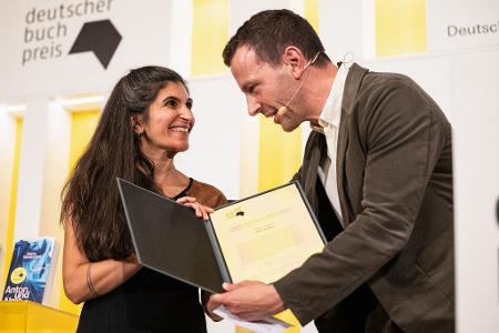 Der Deutsche Buchpreis ist nicht die einzige Auszeichung, die Autorin Shida Bazyar für ihren Roman 