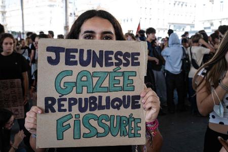 Protestierende Schüler rufen in Frankreich zu einem landesweiten Aktionstag auf. (Archivbild)