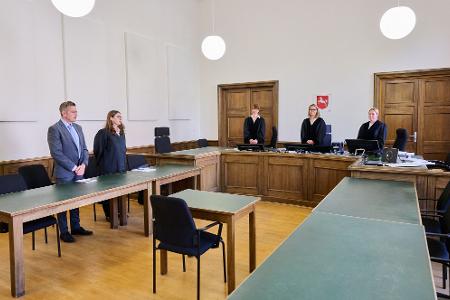 Schon zu Prozessbeginn räumte das Gericht ihnen wenig Chancen ein.