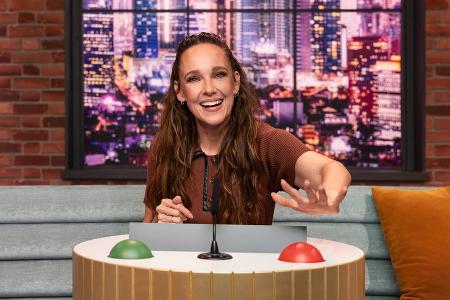 Bully gibt den Buzzer ab: Carolin Kebekus wird 