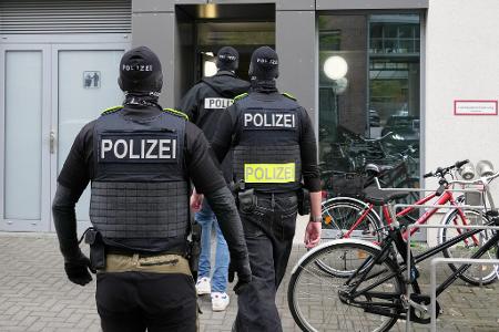 Durchsuchen nach Festnahme von ehemaligem BND-Präsident Hanning