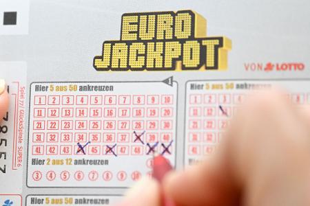 Beim Eurojackpot tippen die Teilnehmer fünf Zahlen und zwei Zusatzzahlen.