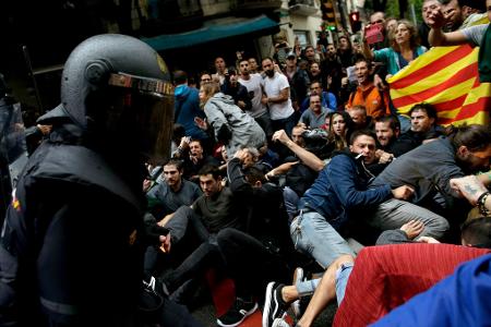 Rund um das illegale Unabhängigkeitsreferendum in Katalonien 2017 kam es zu heftigen Zusammenstößen zwischen der Polizei und Demonstranten. (Archivbild)