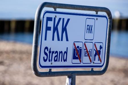 Wenn jemand nackt am Strand liegt, bedeutet das nicht, dass sie oder er dort fotografiert werden darf. (Symbolbild)