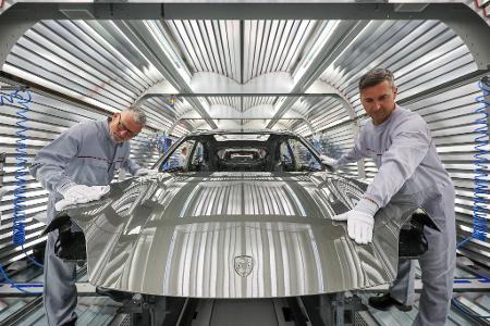 Der Sparkurs trifft auch die Fertigung: Porsche will die Personalkosten dort mittelfristig um bis zu 30 Prozent senken. (Archivbild)
