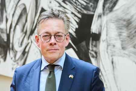 Der stellvertretende Vorsitzende des Parlamentarischen Kontrollgremiums (PKGr), Konstantin von Notz, fordert auch Innenminister Alexander Dobrindt (CSU) zum Handeln auf.