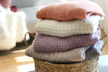 Wollpullover richtig waschen: Was gegen Einlaufen und Pilling hilft